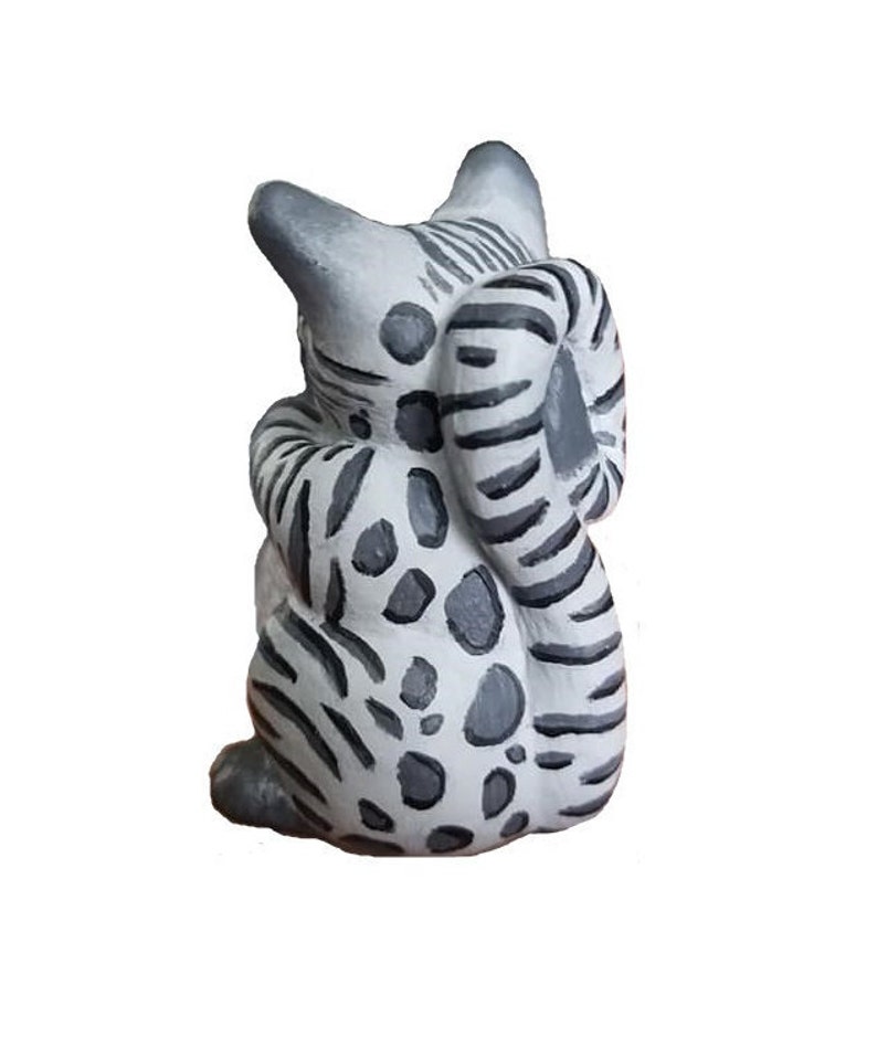 clay cat figurines