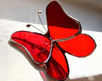 Stained Glass Butterfly Pot Hanger – Handmade Plant Pot Decoration – Colourful Glass Butterfly Ornament – Red