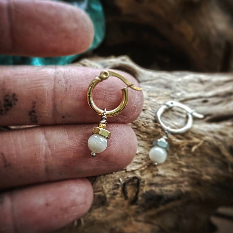 Boucle d'oreille mono unisexe pierre de lune perle, argent ou or imagen 4