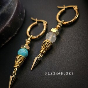 Mono-boucle d'oreille unisexe ANUBIS SPEAR, howlite turquoise ou pierre de lune blanche image 2