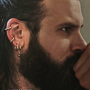 Boucle d'oreille mono en pierre de pyrite, couleur argentée ou dorée au choix