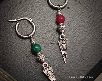 Boucle d’oreille mono unisexe SILVER DART, rouge ou vert (jade ou malachite)