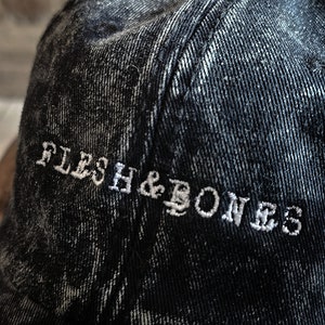 FLESH&BONES Casquette, unisexe et réglable, denim délavé foncé image 2