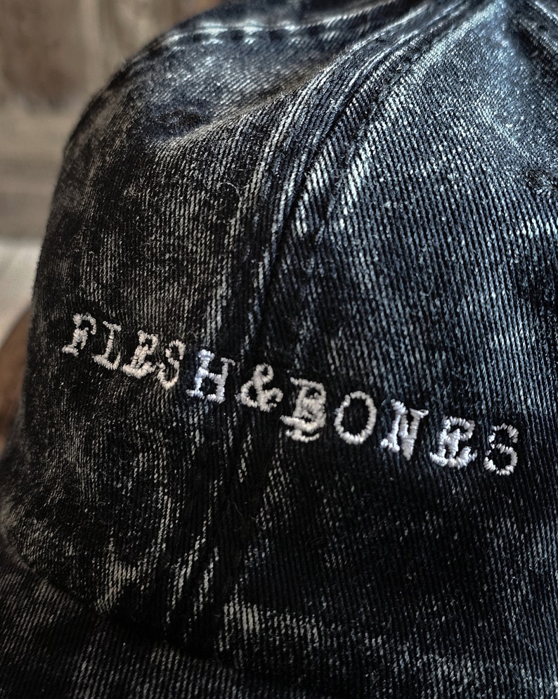 FLESH&BONES Casquette, unisexe et réglable, denim délavé foncé image 2