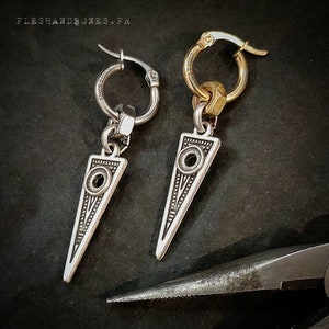 TRIANGLE uniexe alernative mono boucle d’oreille, argent ou or