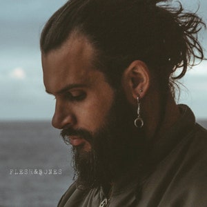 Boucle d'oreille mono pendante MOON, unisexe med cerceau och acier inoxidable, ingen allergi