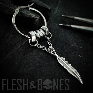RAW FEATHER tout en acier mono bouclé d'oreille, uniseks en alternatief