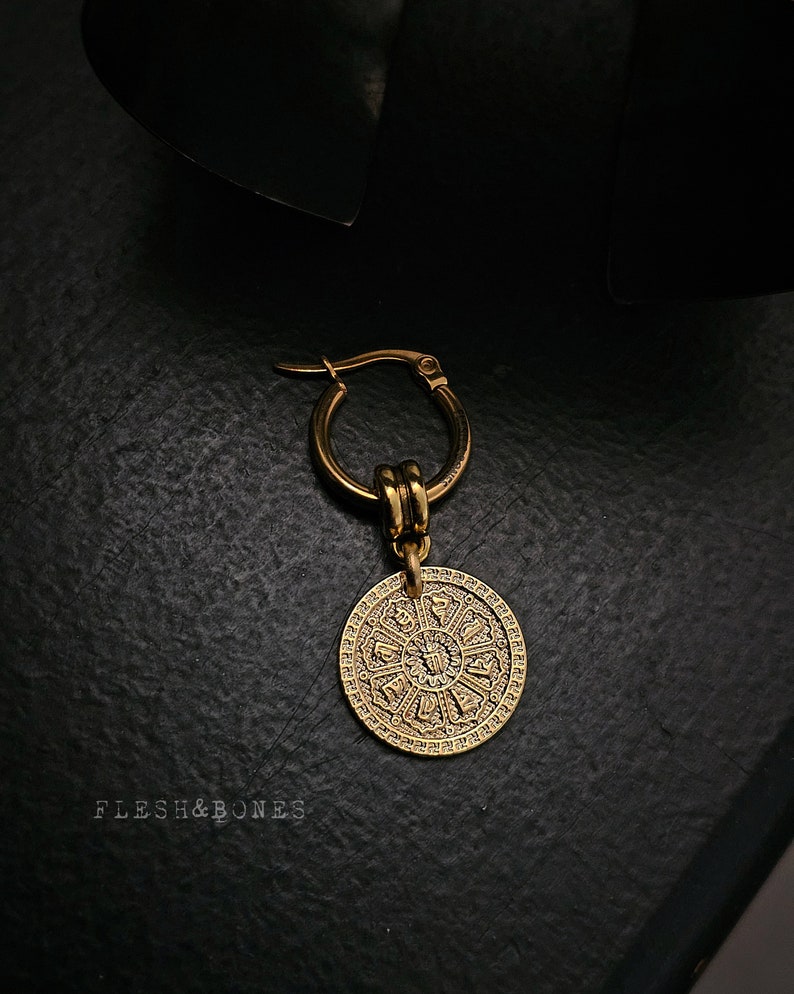 CHARON'S COIN Medallón chapado en oro de 14k, monopendiente unisex, imagen 1
