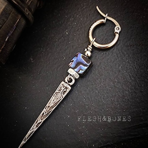 CARVED SPEAR Boucle d&#39;oreille pendante ethnique alternative en ormeau