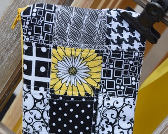 Small Patchwork Zippered Pouch, Coin Purse, Small Quilted Bag