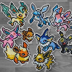 EEVEE / EEVEE Evolutions réalisées à partir de perles thermocollantes, Aquali Voltali Pyroli Mentali Noctali Leafeon Givrali Nymphali Nymphali Leafeon Mentali Noctali Noctali