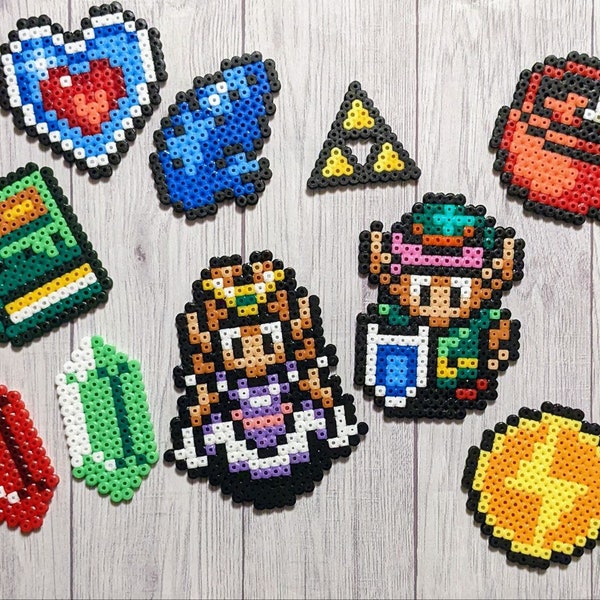 Personnages et objets Zelda de Perles de repassage, Link, Nintendo, SNES, Aimants de réfrigérateur, Perler, Pixel, TLoZ