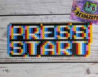PRESIONA INICIO hecho de cuentas termoadhesivas, Perler, Nintendo, videojuegos, retro, psicodélico, Sega, Sony, Playstation, XBox, SNES, letrero, Kandi, Rave