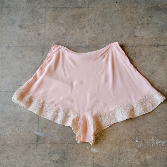 Vintage 1930s Tap Pants | Pink with Cream Lace | … - image 6