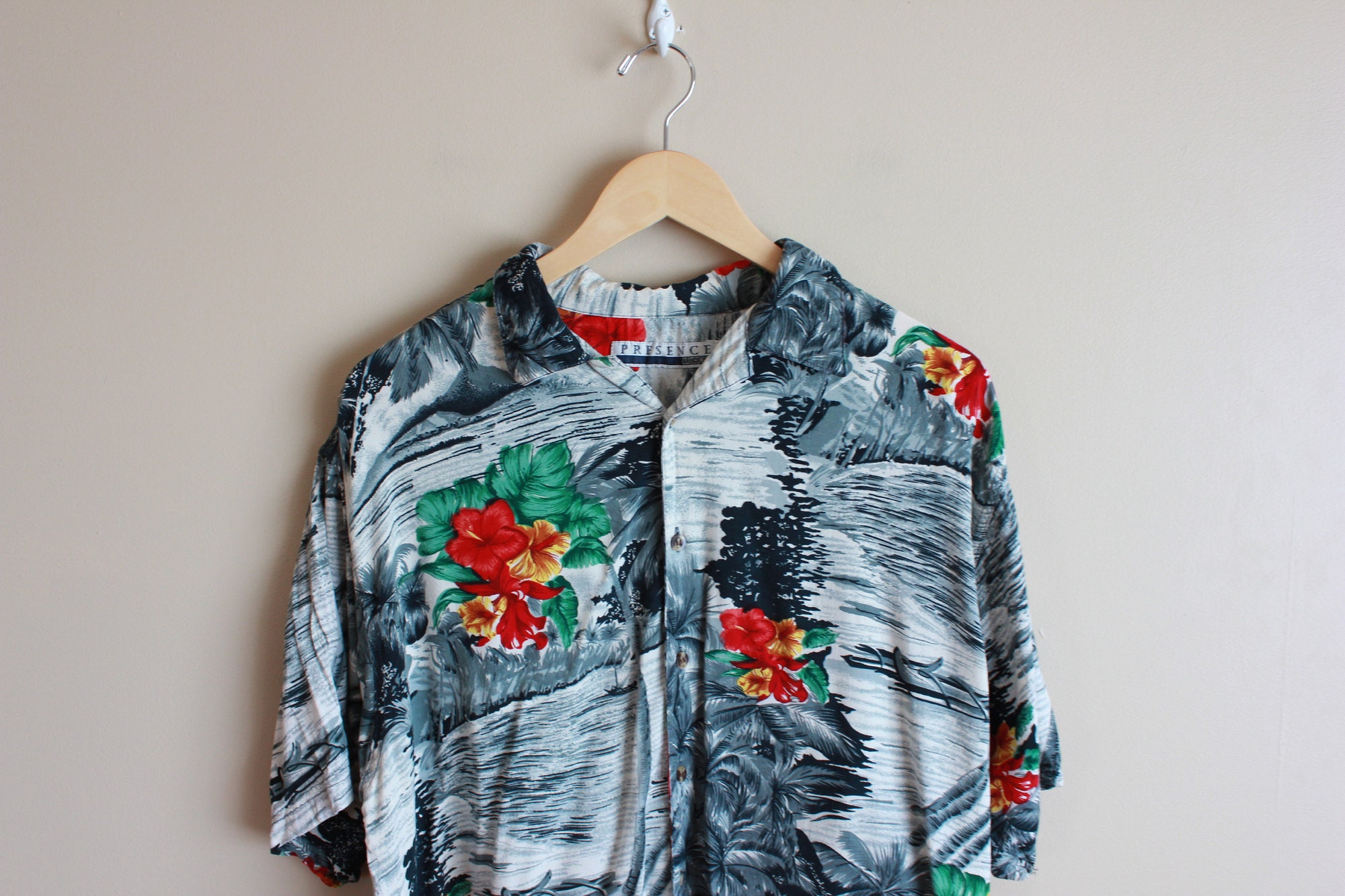 Discover Vintage 80s Men's Rayon Hawaiian Button-Up Shirt | No Pockets | Size Extra Large | Hibiscus | Red, Yellow, Green | 'Presence' | 100% Rayon