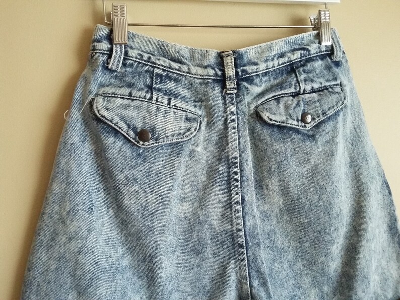 100/% Cotton Vintage 80s Women/'s Acid Wash Pleated Denim Shorts High Waisted Super Cute Pockets. Comfortable Waist 27 With Cuff