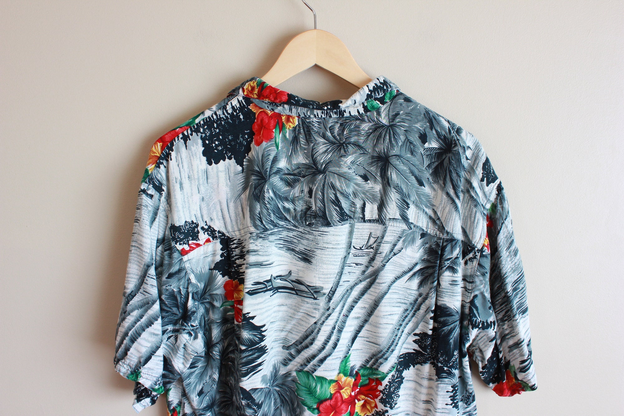 Discover Vintage 80s Men's Rayon Hawaiian Button-Up Shirt | No Pockets | Size Extra Large | Hibiscus | Red, Yellow, Green | 'Presence' | 100% Rayon