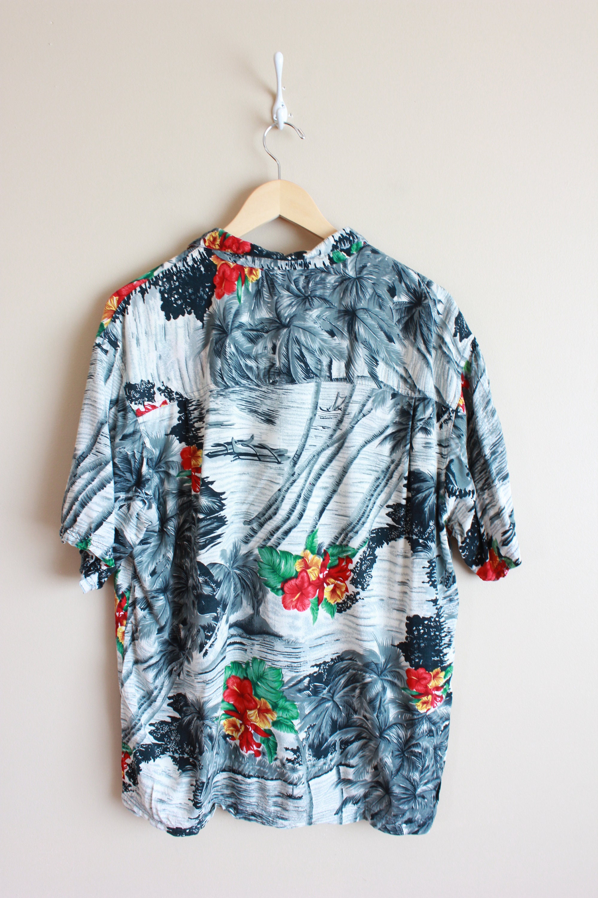 Discover Vintage 80s Men's Rayon Hawaiian Button-Up Shirt | No Pockets | Size Extra Large | Hibiscus | Red, Yellow, Green | 'Presence' | 100% Rayon