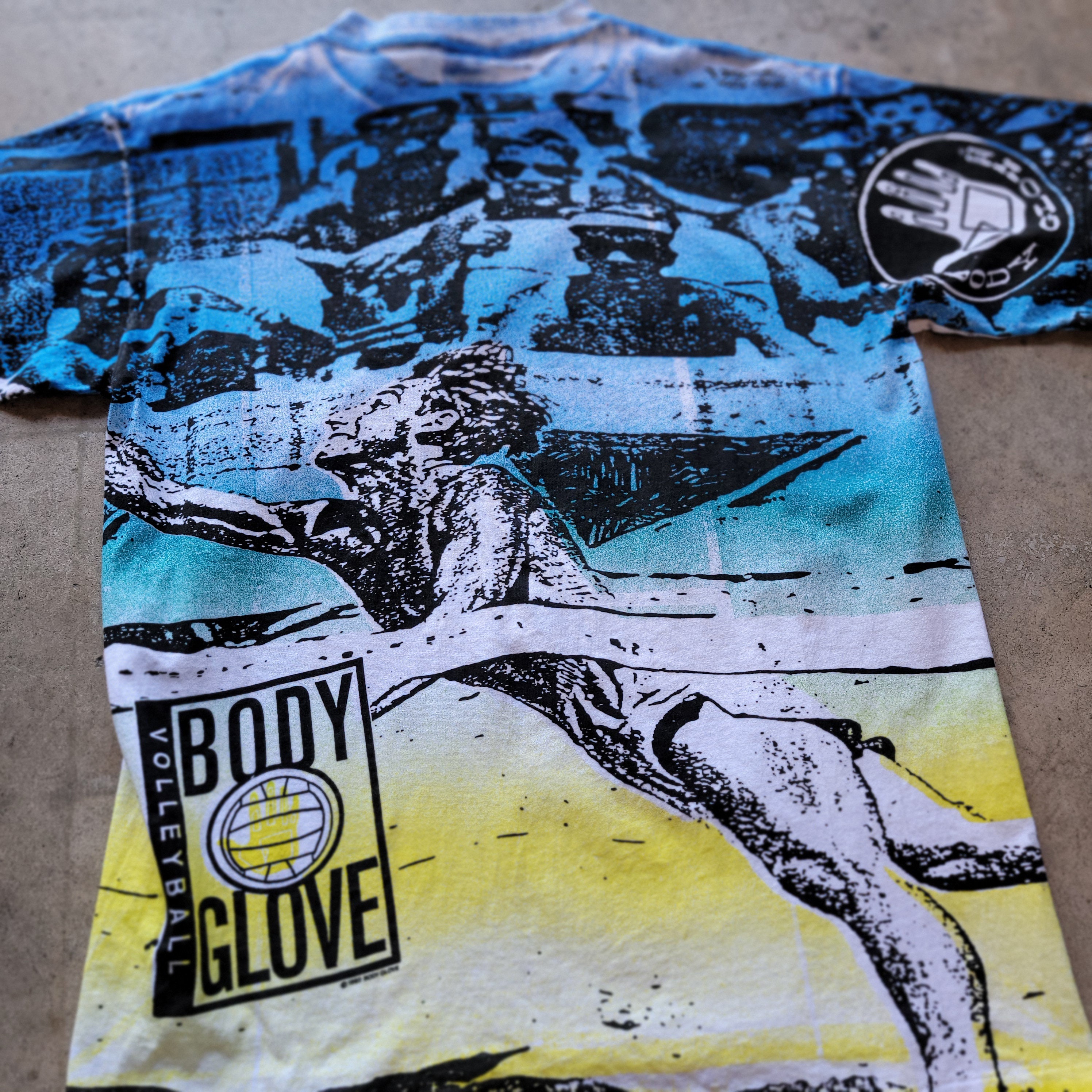 1990 Body Glove All Over Print T-shirt | Size Large | Volley Ball