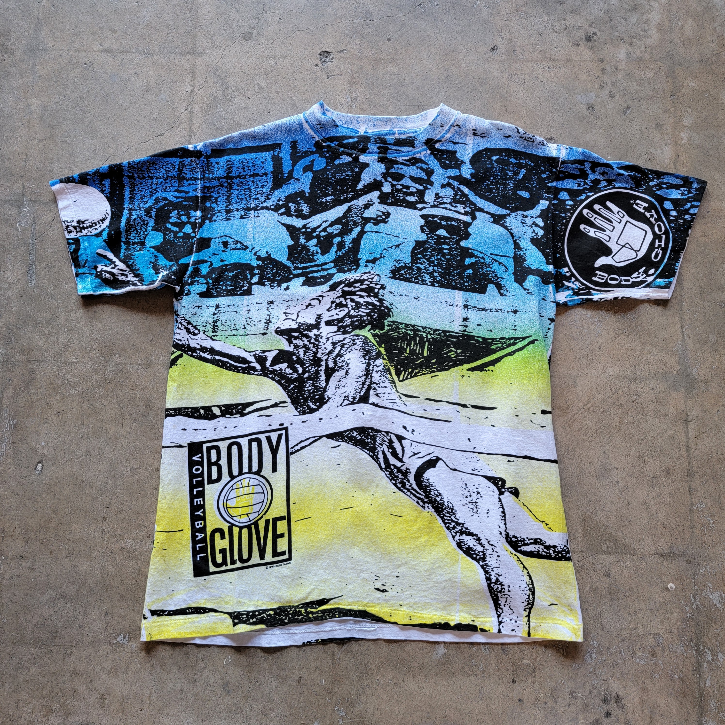 1990 Body Glove All Over Print T-shirt | Size Large | Volley Ball