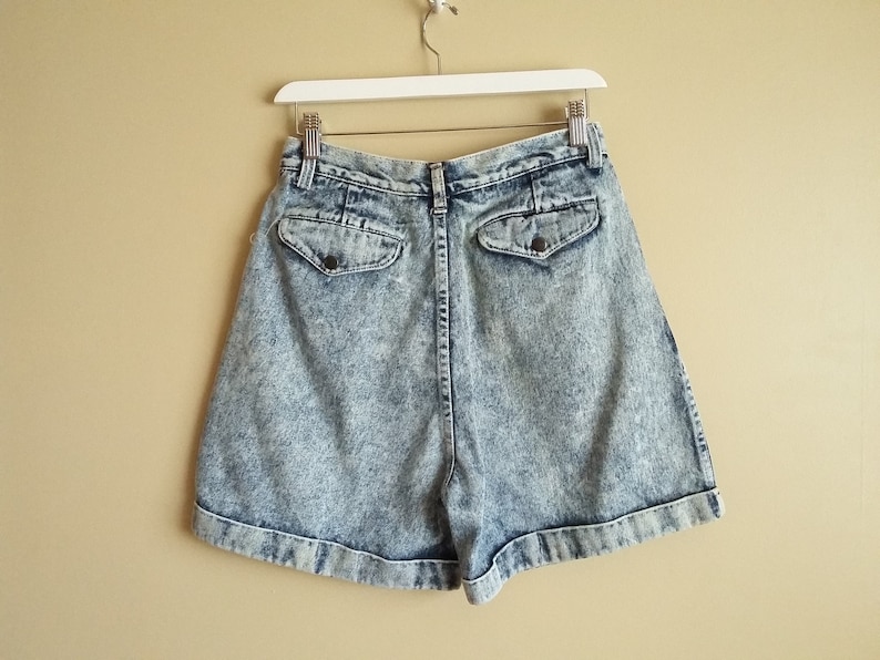 100/% Cotton Vintage 80s Women/'s Acid Wash Pleated Denim Shorts High Waisted Super Cute Pockets. Comfortable Waist 27 With Cuff