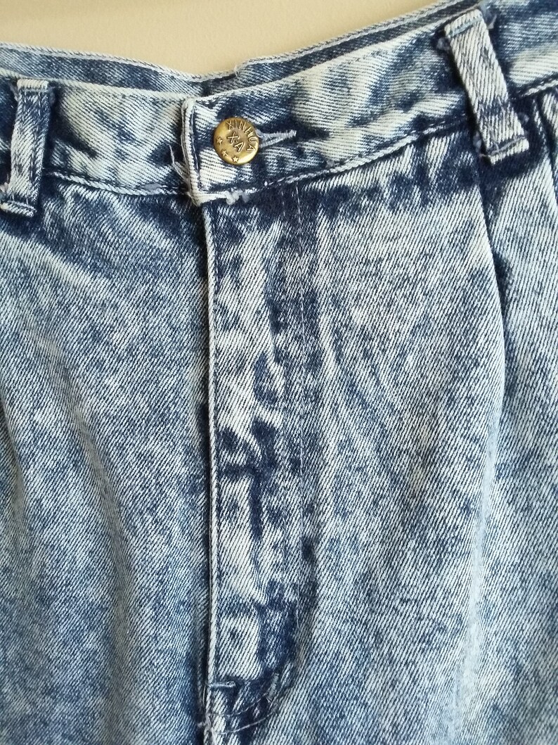 100/% Cotton Vintage 80s Women/'s Acid Wash Pleated Denim Shorts High Waisted Super Cute Pockets. Comfortable Waist 27 With Cuff