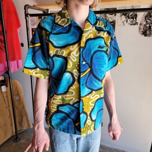 Vintage 60s-70s Pacific Isle Bark Cloth Hawaiian Shirt |  Medium | Big Hibiscus Print | Surf