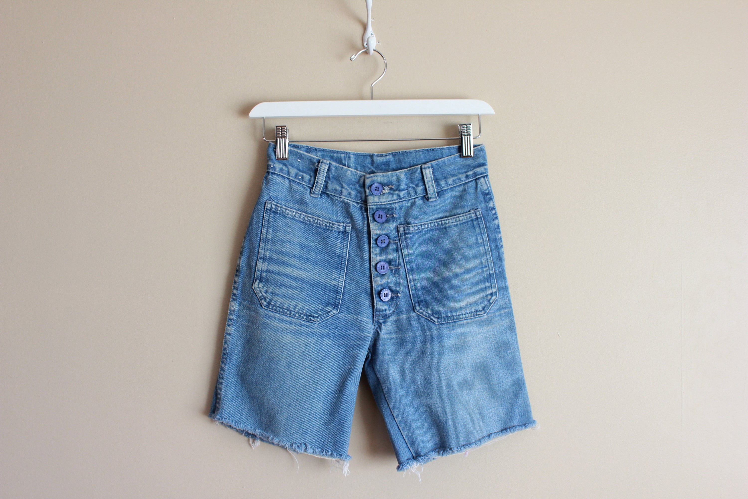 Denim shorts pockets hanging cheap out