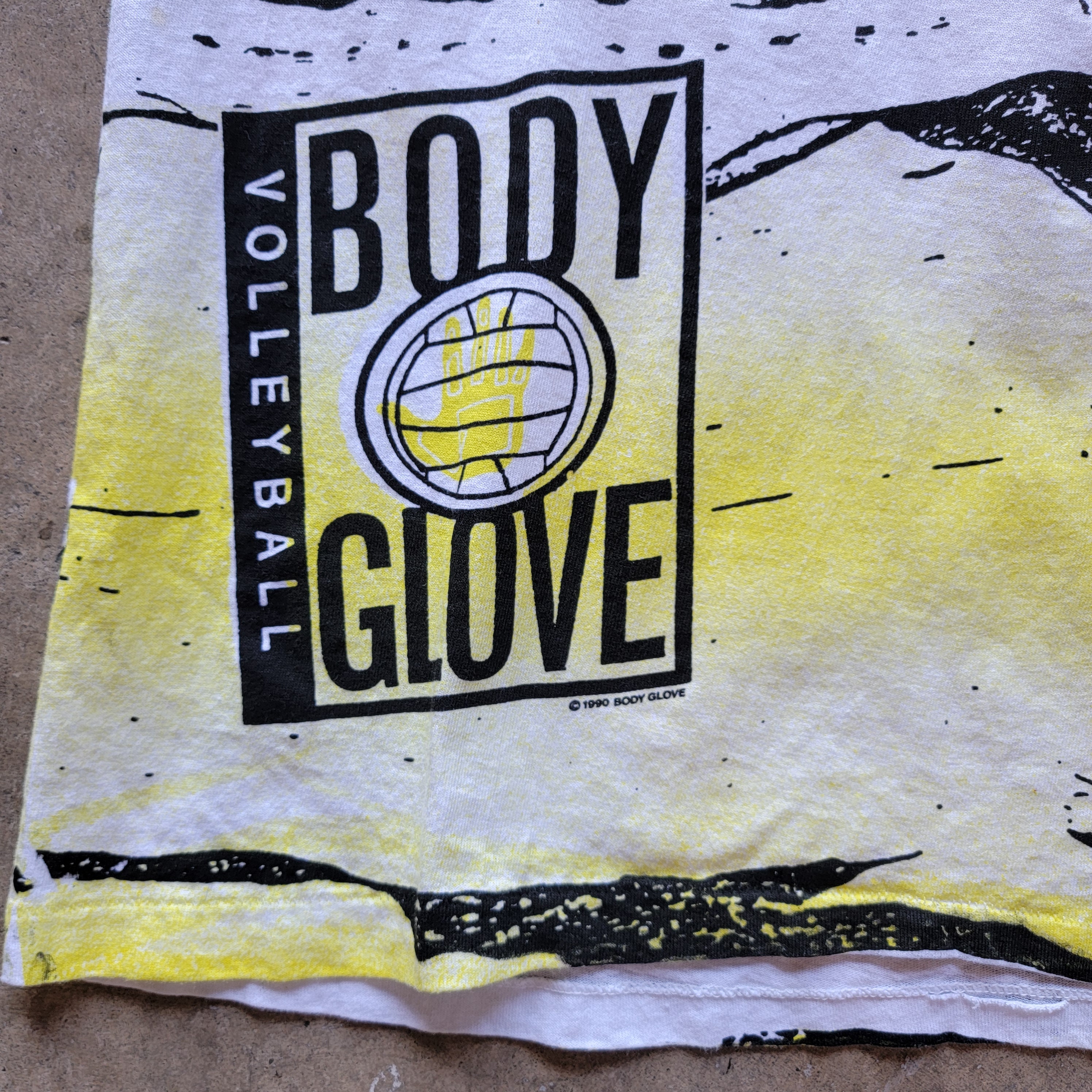 1990 Body Glove All Over Print T-shirt | Size Large | Volley Ball