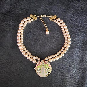 Vintage 1950, Miriam Haskell, Unsigned, Pearl with flowers Necklace.
