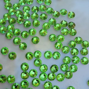 Green Carrington Crystal Glass Flat Back 20SS Peridot #117 gross 144 count