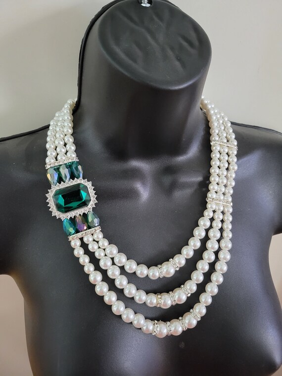 3 Strand Pearl and Emerald Green Diamond Crystal … - image 8