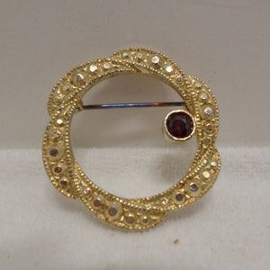 Vintage Women&#39;s Brooch Pin Gold Tone Metal with a Red Stone Costume Jewelry