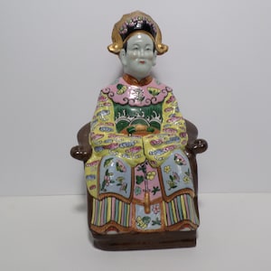 Hand Painted Chinese Famille Rose Qing Dynasty Depicted Empress Statue