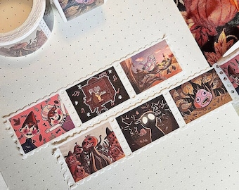 Puede incluir: Cinta adhesiva decorativa con escenas ilustradas, con personajes y escenarios. El rollo de cinta y las imágenes individuales en forma de sello muestran una variedad de imágenes coloridas. La cinta está sobre una superficie blanca con puntos.