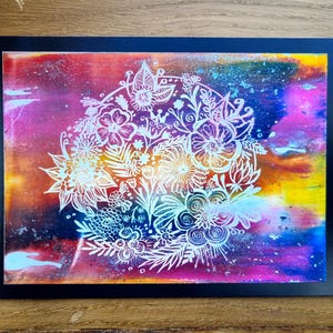 Mooie bloemenmandala op heldere encaustische kleuren//wenskaart//wanddecoratie//cadeaubon//mini origineel kunstwerk