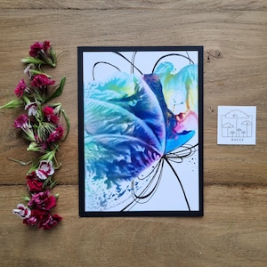 Wunderschöne lila-blaue Blume aus leuchtenden Enkaustikfarben // fühlbare 3D Textur // minimalistische Fineliner-Umrandung // Original DIN 6