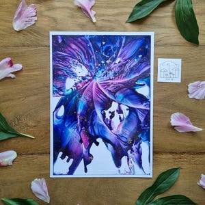 Geheimnisvolle Blume // Selbstgemalte Karte aus blau Lila Enkaustikfarben // faszinierende Farbverläufe // fühlbarer 3D Effekt // DIN 5