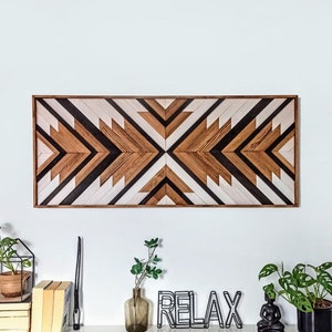 Décoration murale en bois, cadeau de pendaison de crémaillère, art mural rustique, cadeau Black Friday, décor en bois vernis, suspension en bois, décoration murale en bois, art mural aztèque image 1