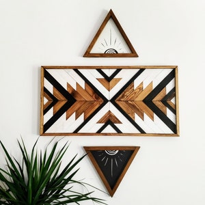 Décoration murale en bois, cadeau de pendaison de crémaillère, art mural rustique, cadeau Black Friday, décor en bois vernis, suspension en bois, décoration murale en bois, art mural aztèque TRIO AZTEC -triangle