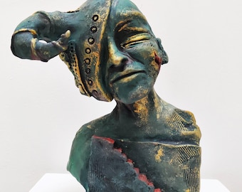 The Silence That Remembers / Ceramic Sculpture
