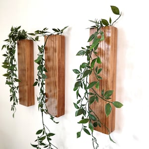 Pochette murale en bois, vase suspendu en bois, vase de poche mural en bois, tenture murale pour de la verdure et des fleurs séchées, support pour plante d'art mural en bois