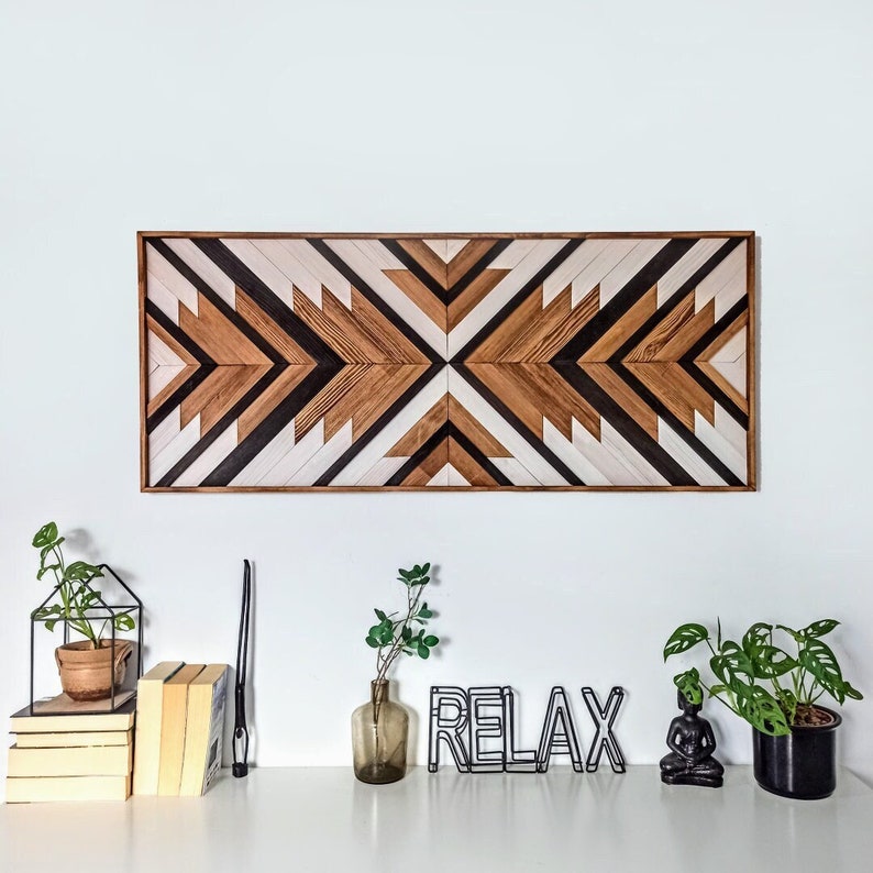 Décoration murale en bois, cadeau de pendaison de crémaillère, art mural rustique, cadeau Black Friday, décor en bois vernis, suspension en bois, décoration murale en bois, art mural aztèque image 1