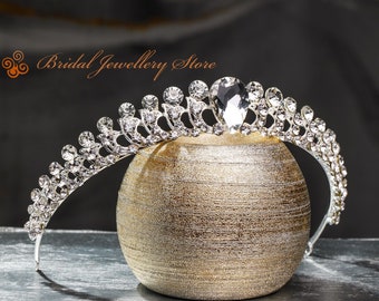 Bridal Tiara, Silver Tiara, Crystal Bridal Crown, Wedding Tiara, Wedding Hair Accessory, Wedding Headpiece, Bridal Hairpiece, Crystals !