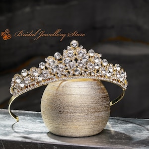 Bridal Tiara, Gold Tiara, Bridal Crown, Wedding Tiara, Wedding Hair Accessory, Wedding Headpiece, Bridal Hairpiece, Crystals Crown, Diadem