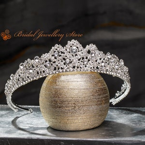 Bruids tiara, zilveren tiara, kristallen bruidskroon, bruiloft tiara, bruiloft haaraccessoire, bruiloft zendspoel, bruids haarstukje, kristallen!