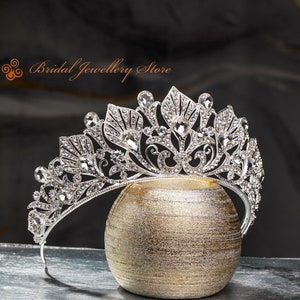 Bridal Tiara, Silver Tiara, Crystal Bridal Crown, Wedding Tiara, Wedding Hair Accessory, Wedding Headpiece, Bridal Hairpiece, Crystals !