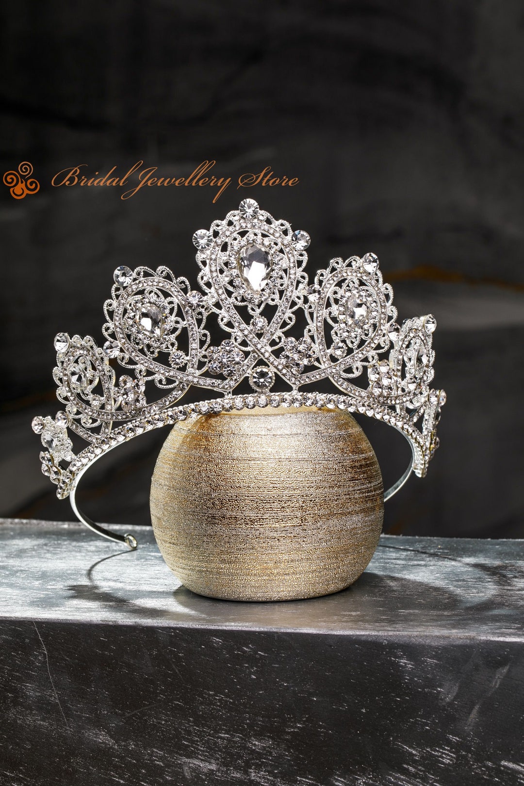 Crystal Bridal Tiara, Silver Wedding Crown, Gift Box Set - Etsy display picture 3