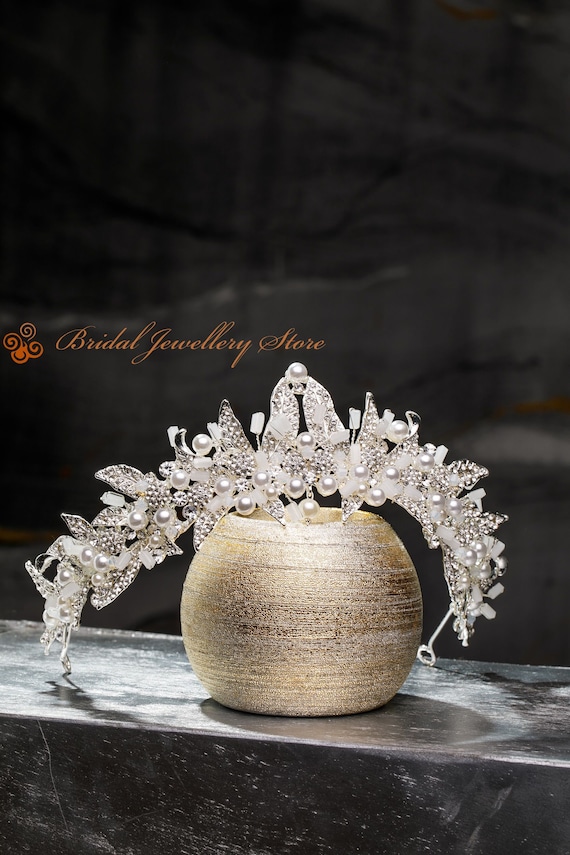 Crystal Bridal Tiara, Silver Plated Wedding Crown, Pearl  display picture 1