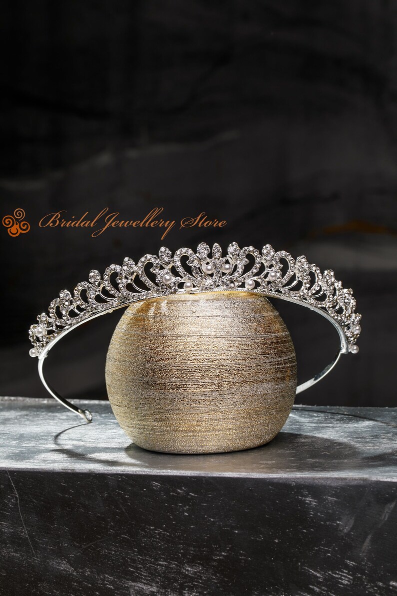 Bridal Tiara,Silver Tiara,Pearl Bridal Crown,Pearl Wedding Tiara,Pearl Wedding Hair Accessory,Wedding Headpiece,Bridal Hairpiece,Pearl Crown